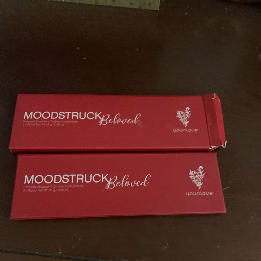Brand new younique eyeshadow palette. Beautiful colors. Never been used.